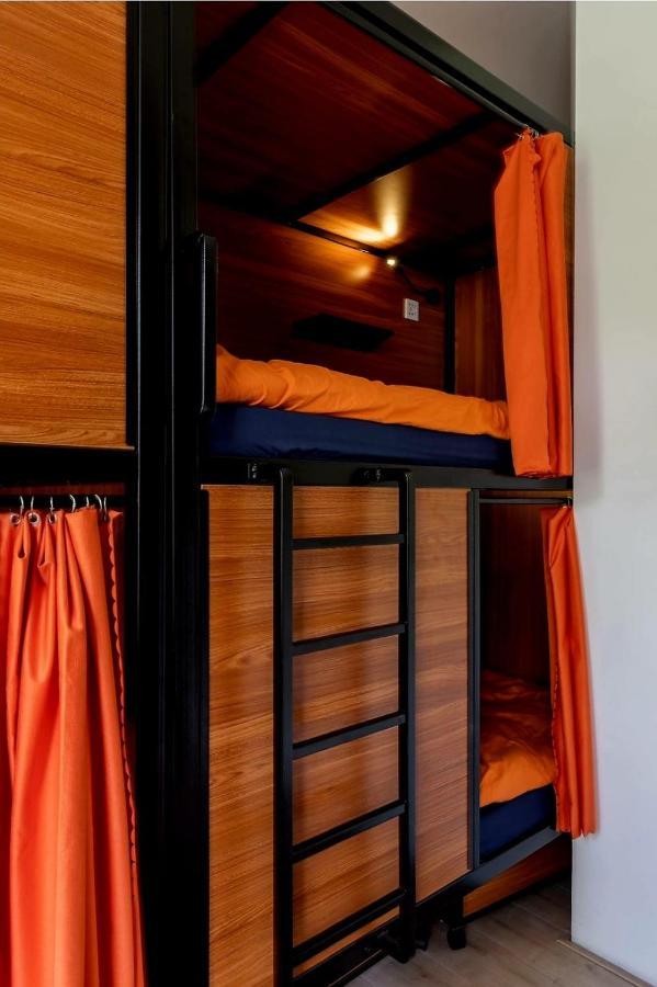 Recharge Hostel Роттердам Екстер'єр фото