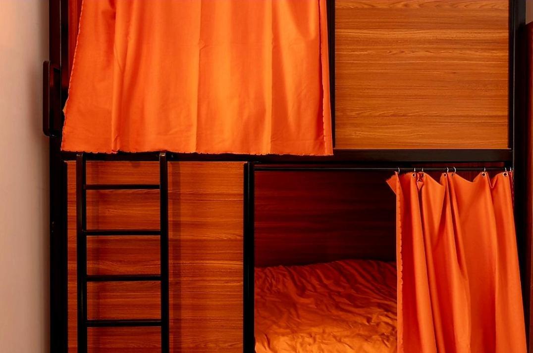 Recharge Hostel Роттердам Екстер'єр фото